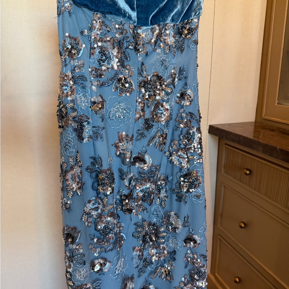 Elegant Strapless Blue Floral Dress - Picture 5 of 15
